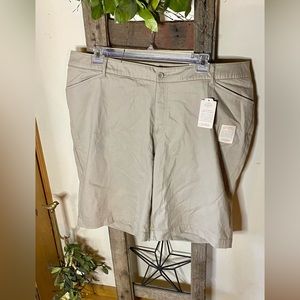 💥St. John’s Bay 12” Bermuda Shorts💥 NWT